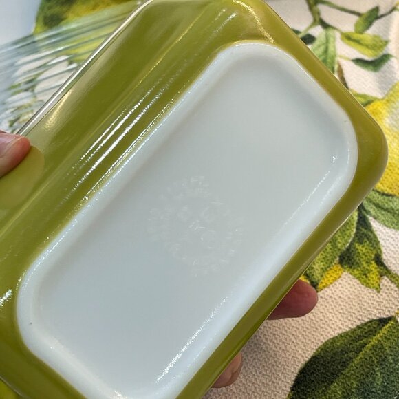 4-Pc 1960s Pyrex Refrigerator Dishes with Lids- Super shape Vintage! - Picture 5 of 16